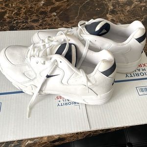 Used- NIKE AIRLINER men size 13